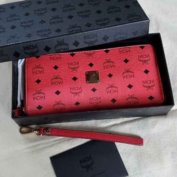Mcm Wallet with detachable strap - Picture 1 of 11